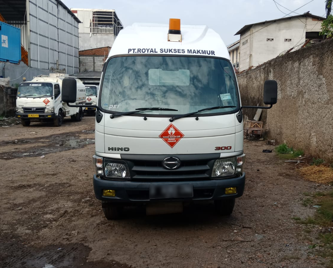 Armada truk (depan)
